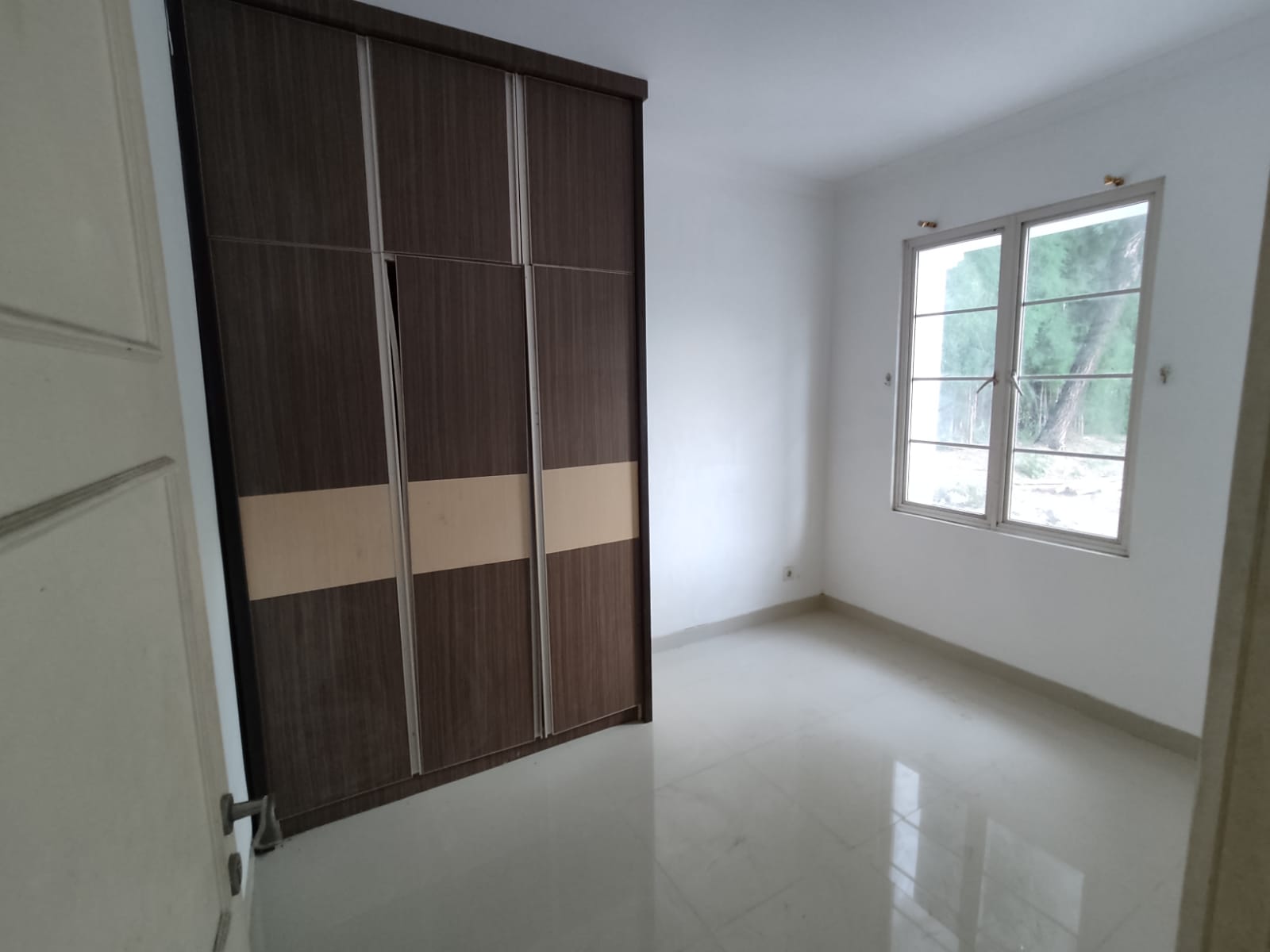 Rumah Disewakan Semi Furnished di Cluster Oakwood Lippo Cikarang